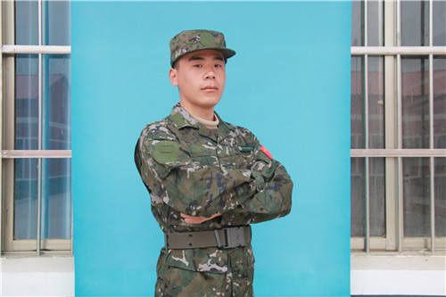 正苗启德叛逆特训学校_军训教练