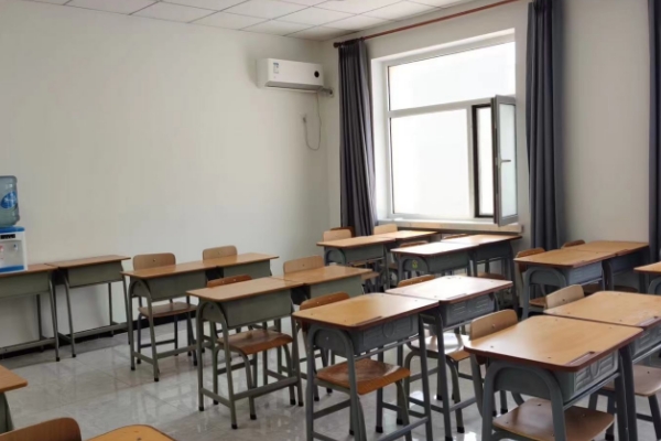 金翼高考复读学校_教室环境
