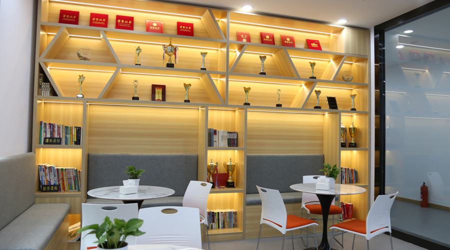 温州群芳辅导机构_接待处