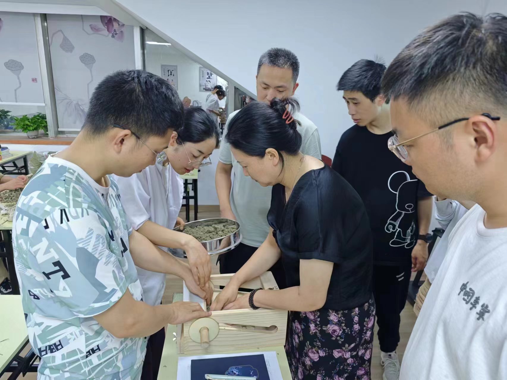 弘德中醫學堂_学生实操课