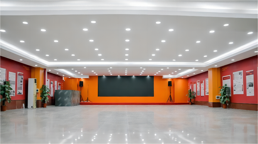 雷鹰青少年叛逆特训学校_教室