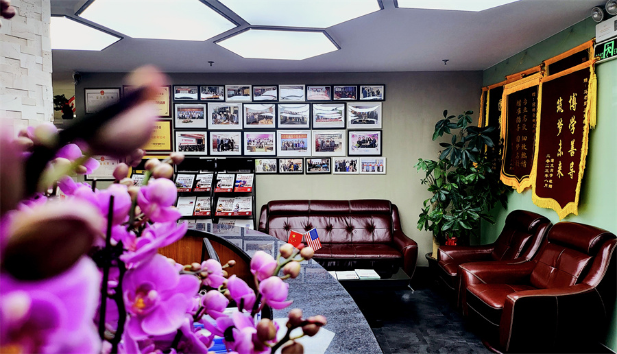 冠桥海外集团_前台