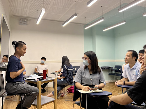 上海ef成人英语培训_学员上课