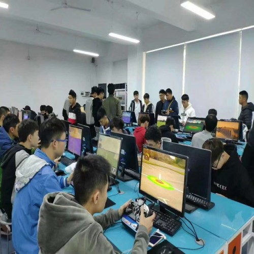 鑫翔无人机培训学校_学员学习场景