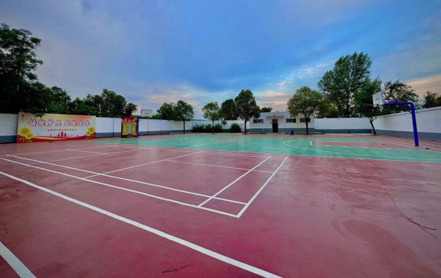 龙晟特训学校_操场