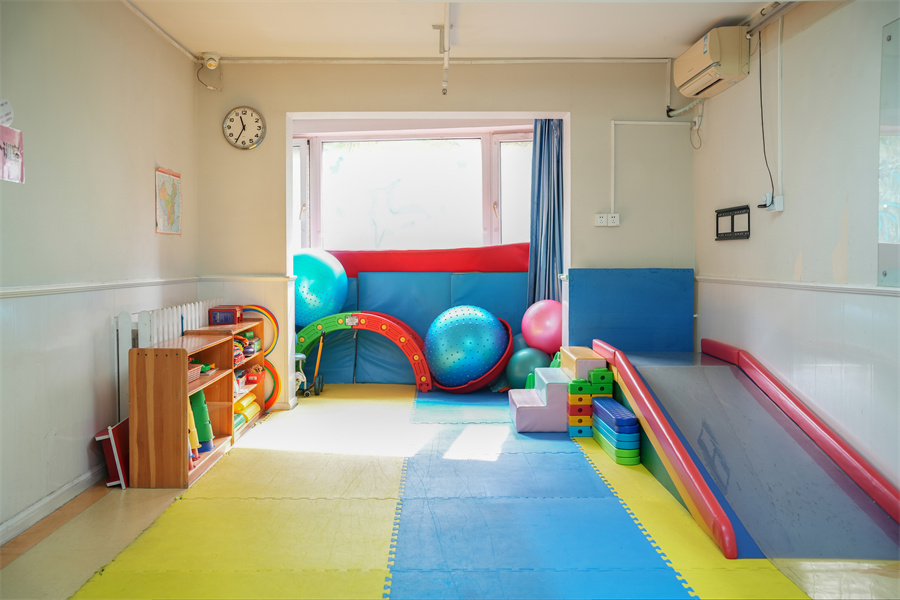 北京七彩虹儿童康复中心_学校环境
