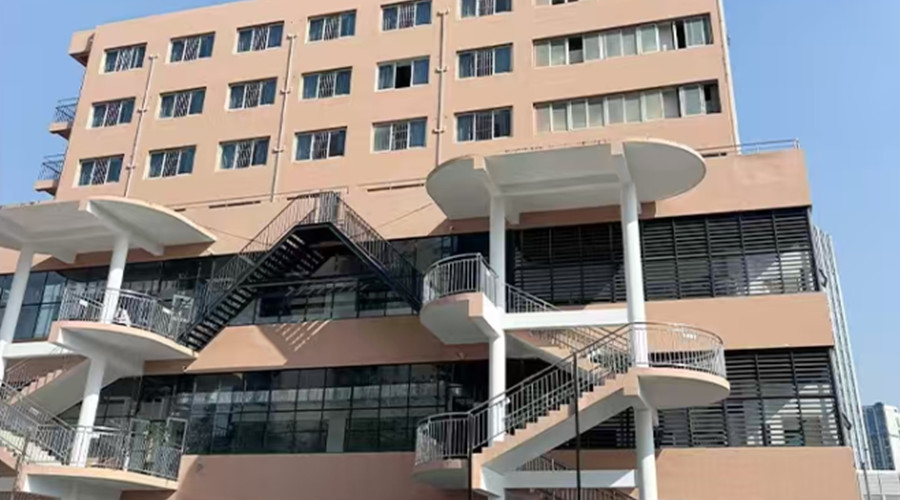 龙新中高考辅导_教学楼