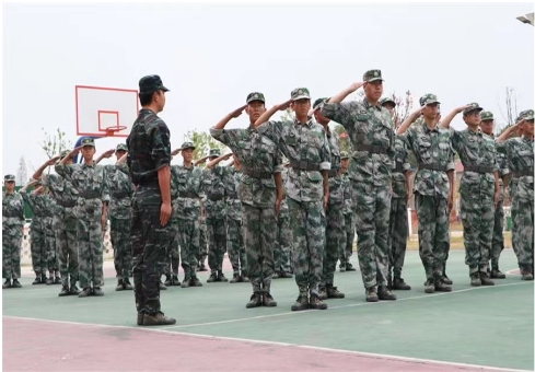 广东正苗启德叛逆特训学校_军事特训