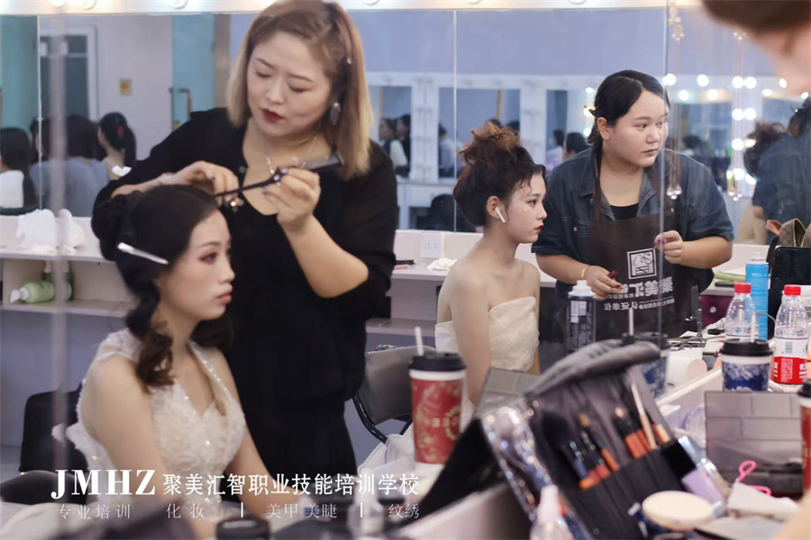 聚美汇智形象美学_校区环境