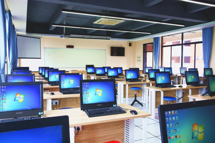 三水北博德翰外国语学校_计算机室