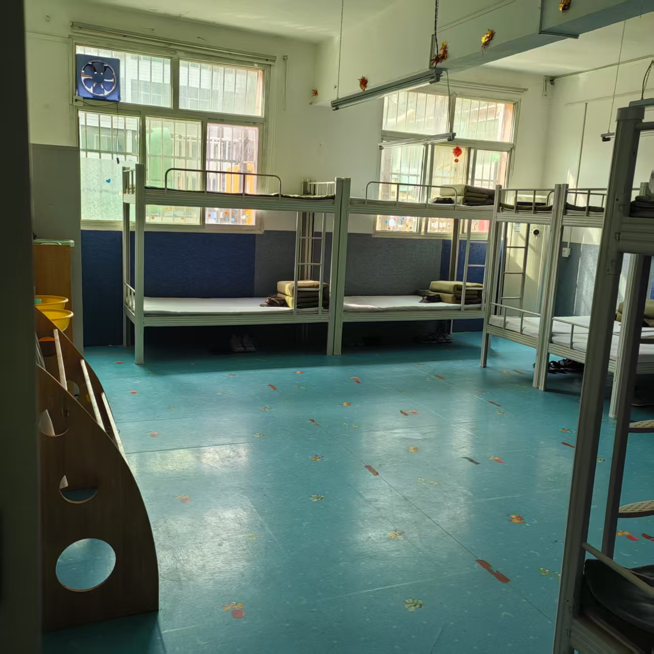  西安军培青少年素质教育_叛逆特训学校宿舍