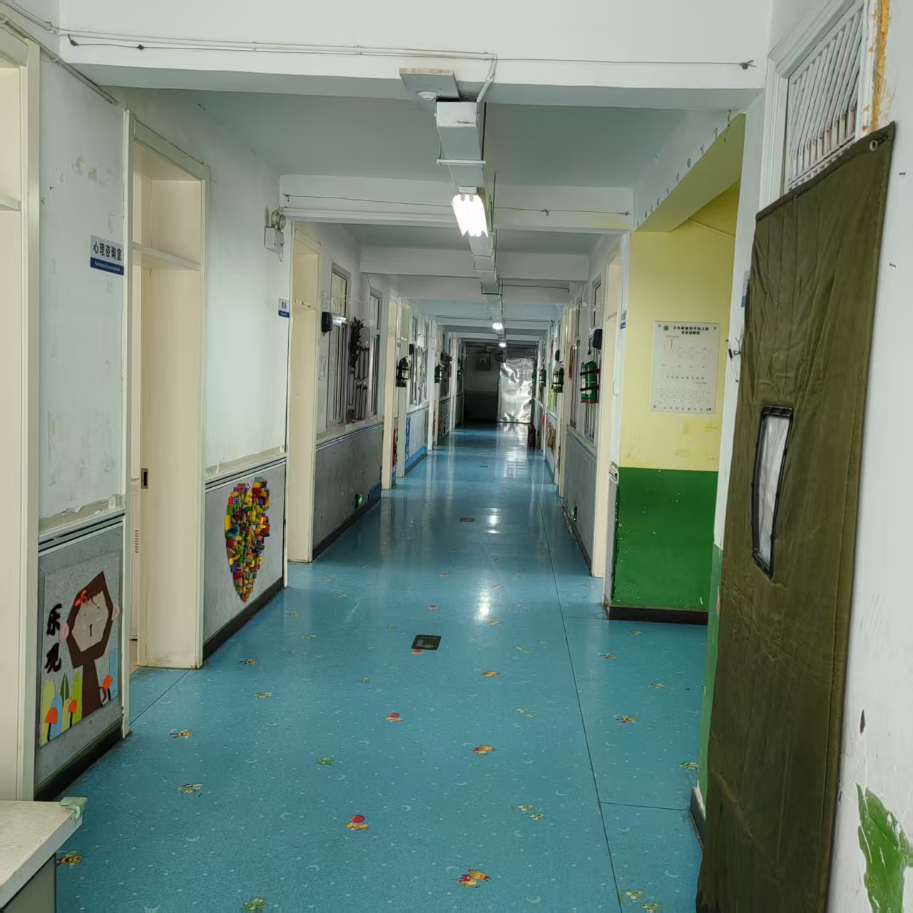  西安军培青少年素质教育_叛逆管教学校走廊