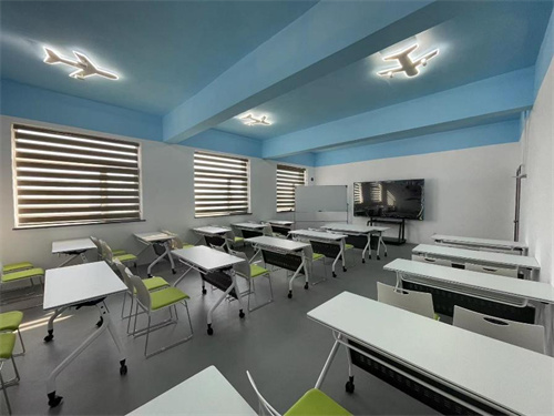 中翼翱翔无人机培训基地_理论教室