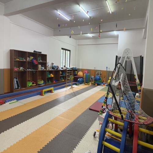 乐康儿童康复中心_感统训练室