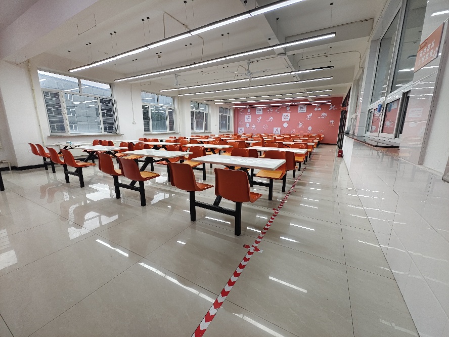 新博睿叛逆学校_餐厅