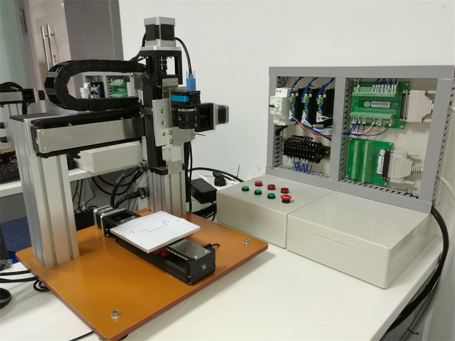 华山编程培训中心_工作台