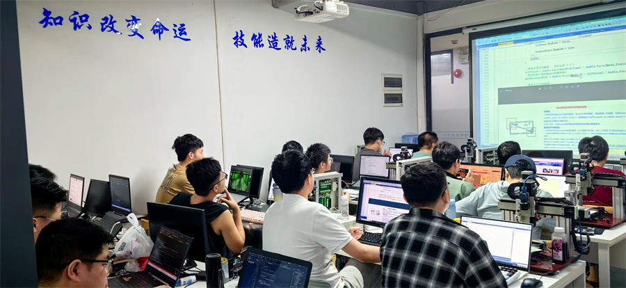 华山编程培训中心_学员风彩