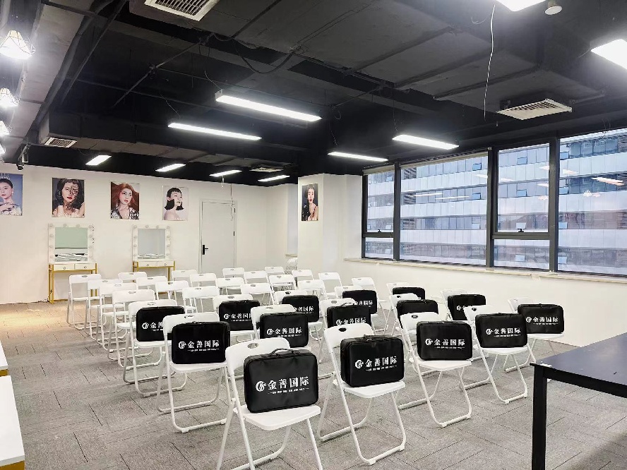 金善化妆学校_教室