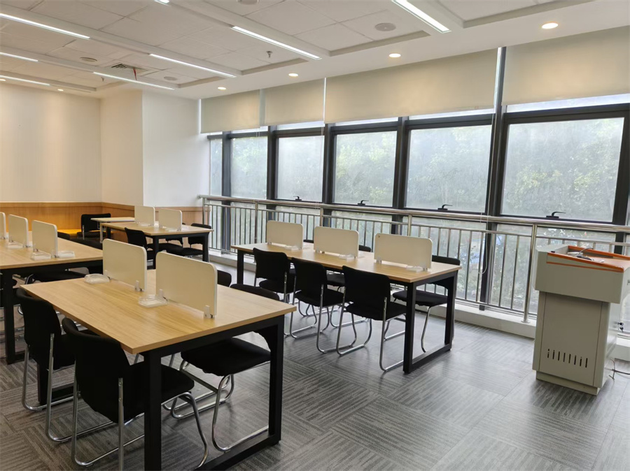 洛阳彩虹教育中高考辅导学校_多媒体教室