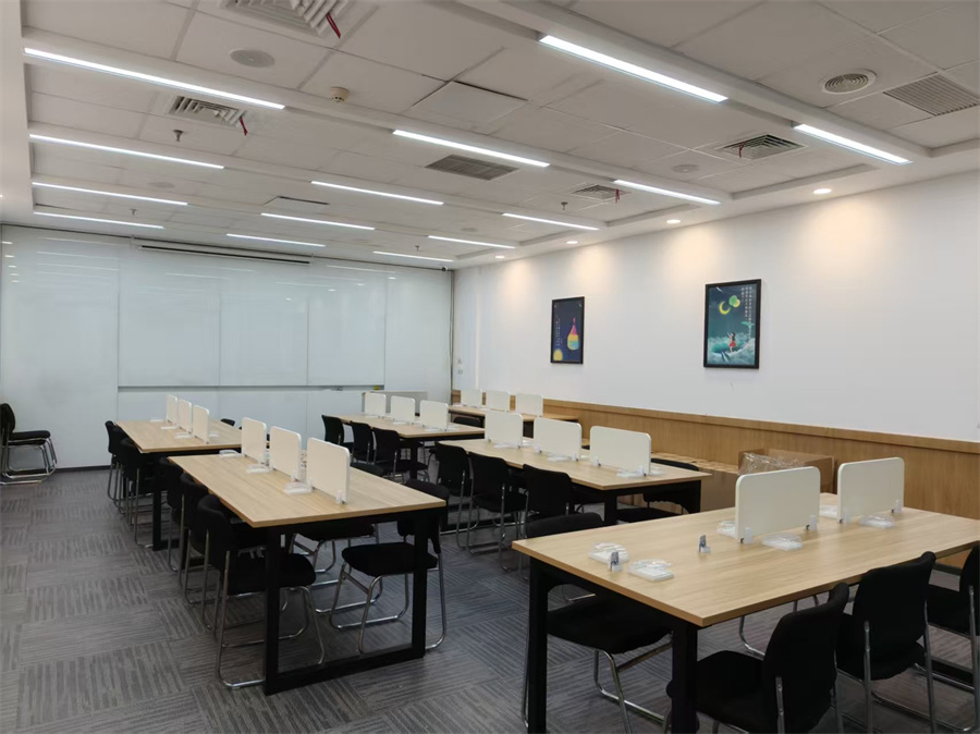 洛阳彩虹教育中高考辅导学校_多媒体教室