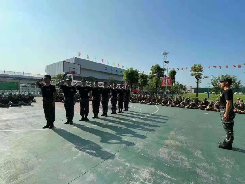 正苗启德特训学校_军事化训练
