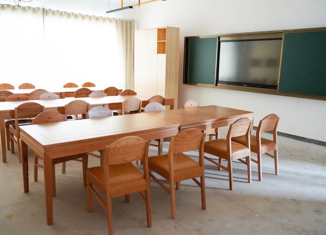 武汉格鲁伯实验学校_教室