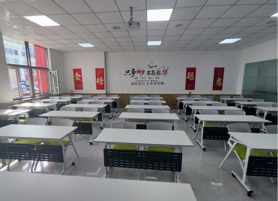 张凯公考_公考培训二楼教室正面