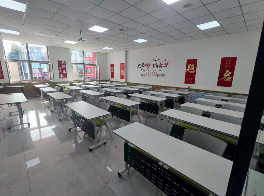 张凯公考_公考培训二楼教室侧面