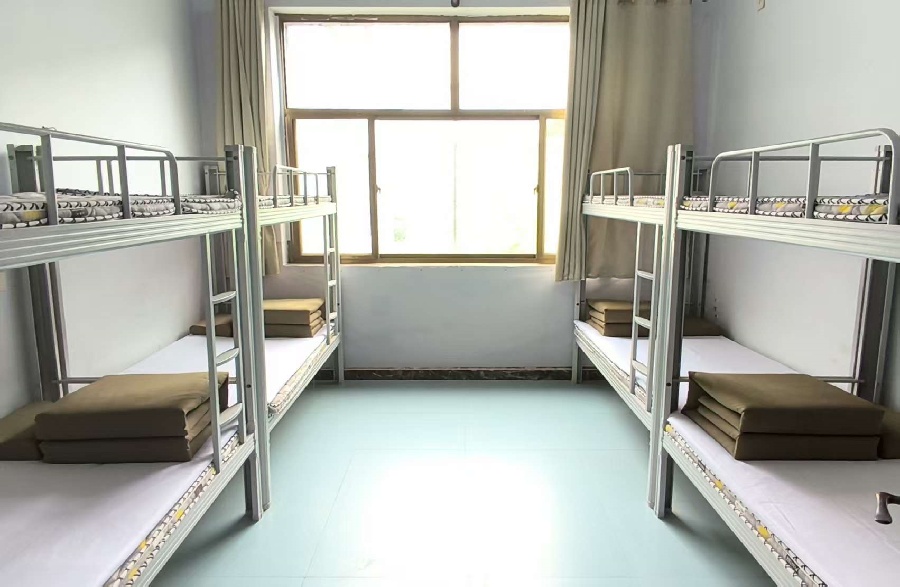 辛集市育新青少年特训基地_叛逆学校宿舍