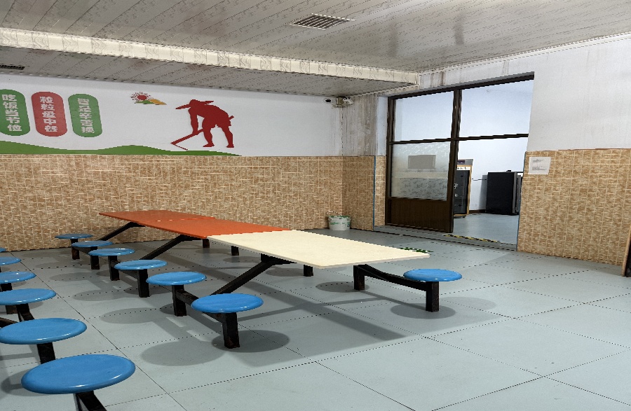 辛集市育新青少年特训基地_学校餐厅