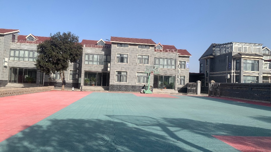 青橙艺术疗愈特训中心_叛逆特训学校操场