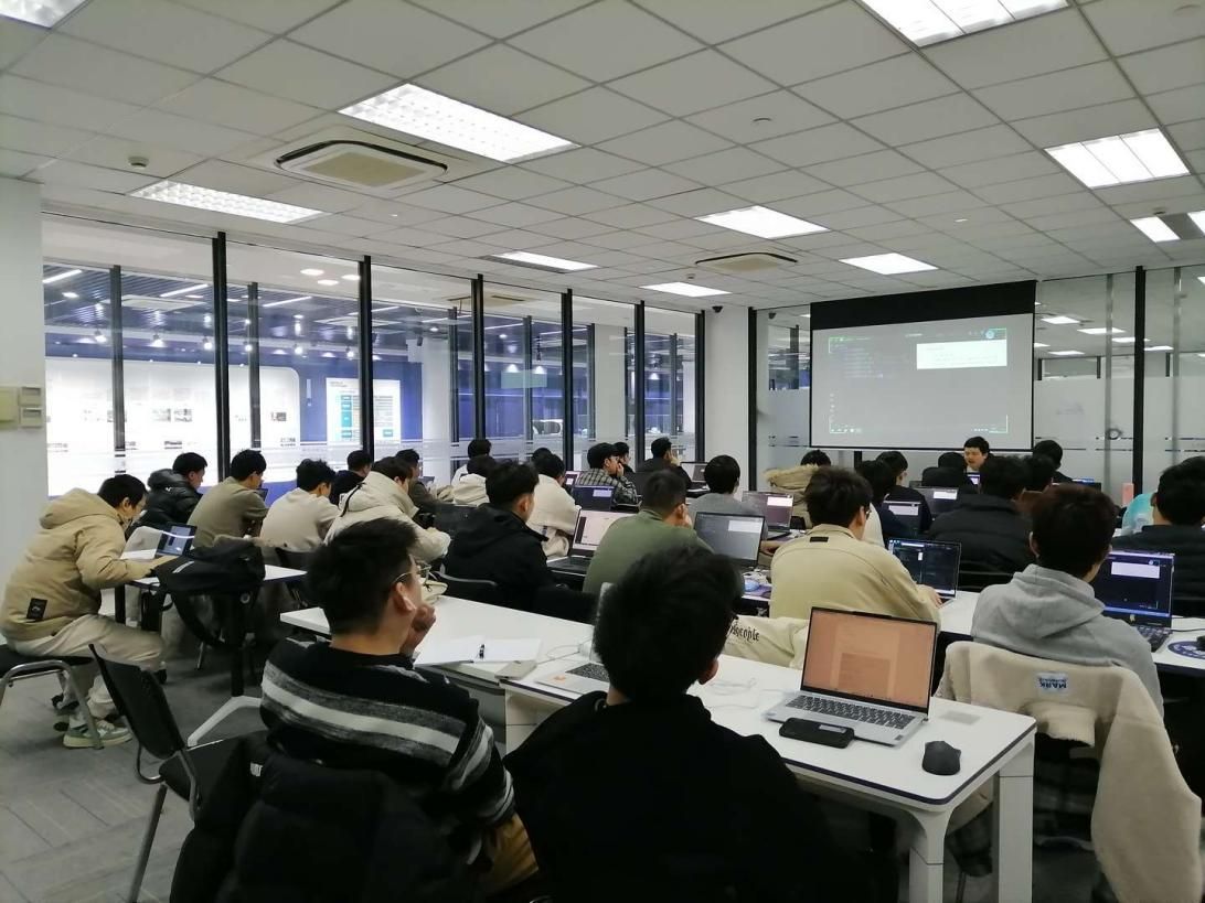 上海虹口区口碑较好的AIGC大模型人工智能培训